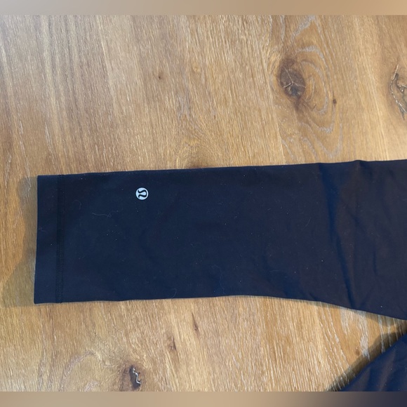 Lululemon Black Leggings - Astro Wunder Under V waist Size 6 - 21” Luon Fabric - Picture 6 of 11